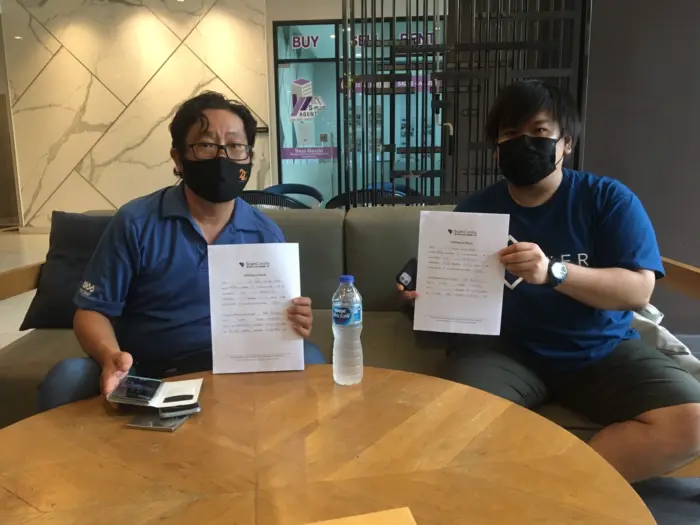 iBangkokCondo customer receiving keys