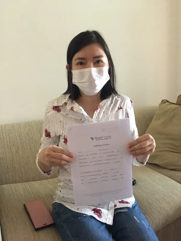 iBangkokCondo customer receiving keys
