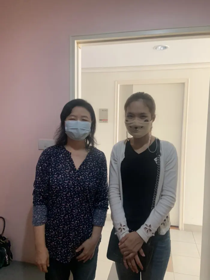 iBangkokCondo customer receiving keys